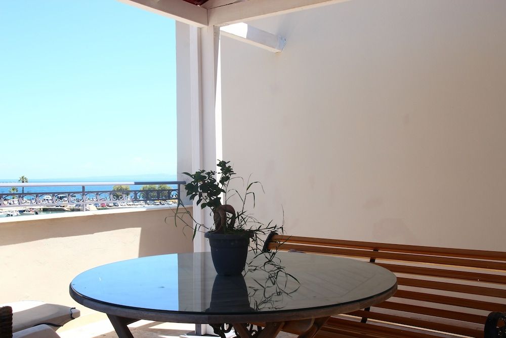 Dali Luxury Rooms Superior Triple Room, Partial Sea View 8