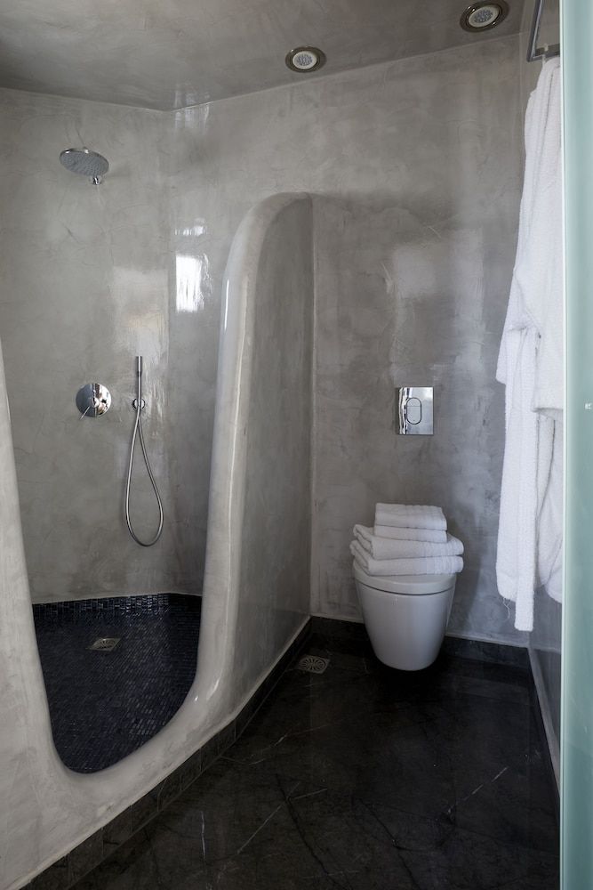 Oia Suites Elegant Suite with outdoor heated private Jacuzzi 11