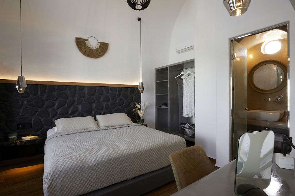 undefined Oia Suites 4