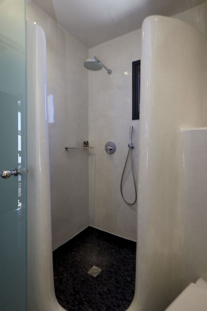 Oia Suites Elegant Suite with outdoor heated private Jacuzzi 13