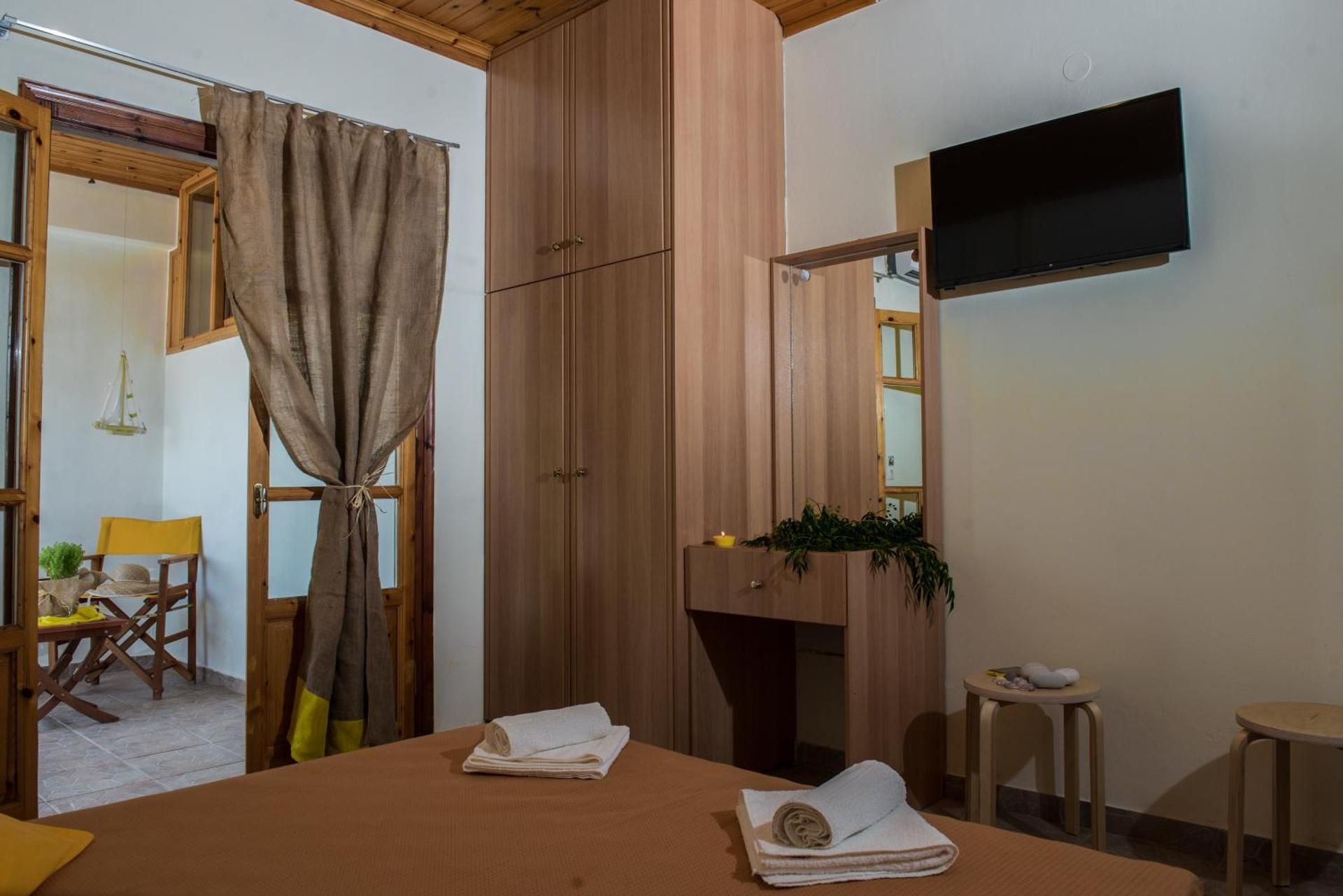 Summer Bed Nydri Studio 6