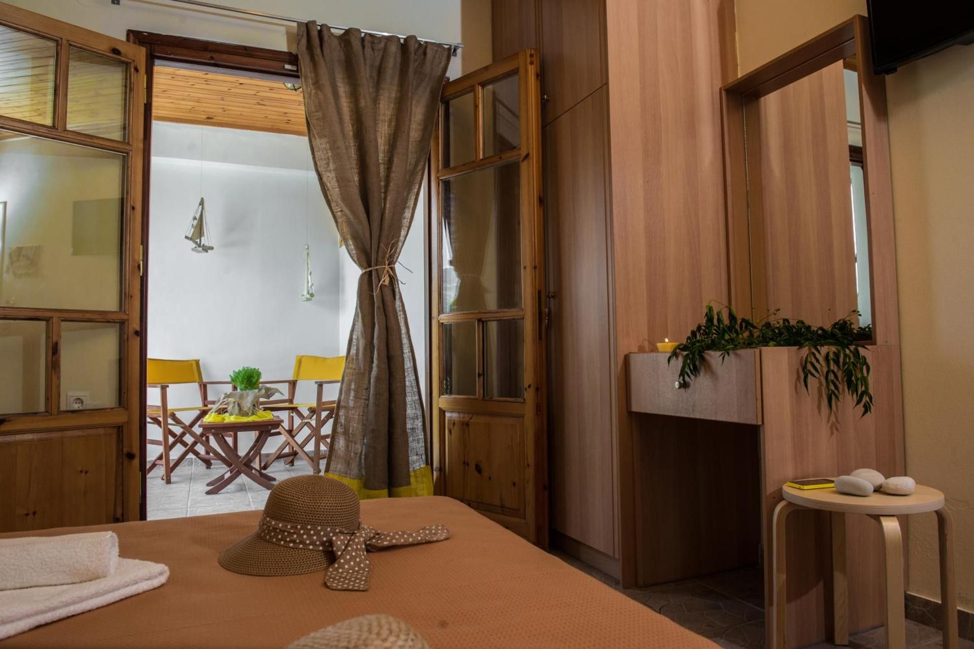 Summer Bed Nydri Studio 7