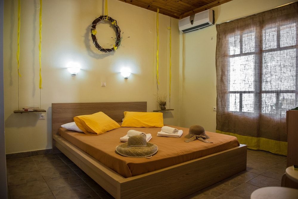 Summer Bed Nydri Studio