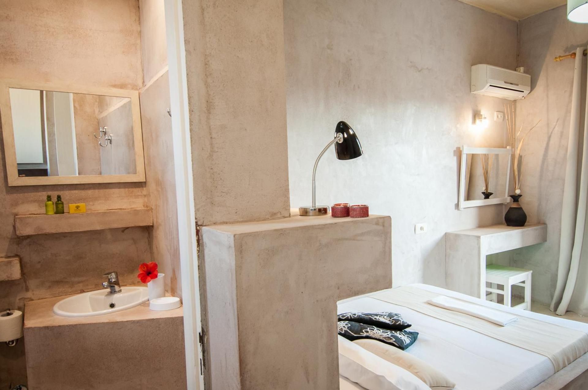 Studio (2 Adults)