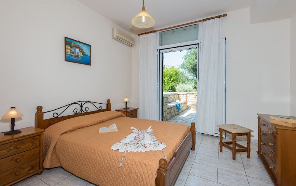Executive Villa, Pool Access
