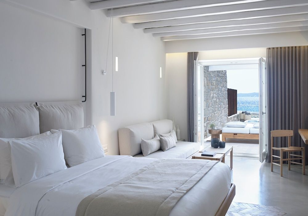 The Coast Beachfront Suite with Jetted Tub