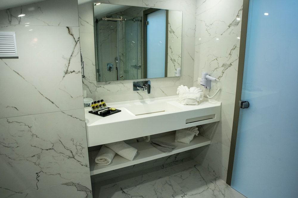 Lagaria Hotel Quadruple Attic Room, No Balcony 7