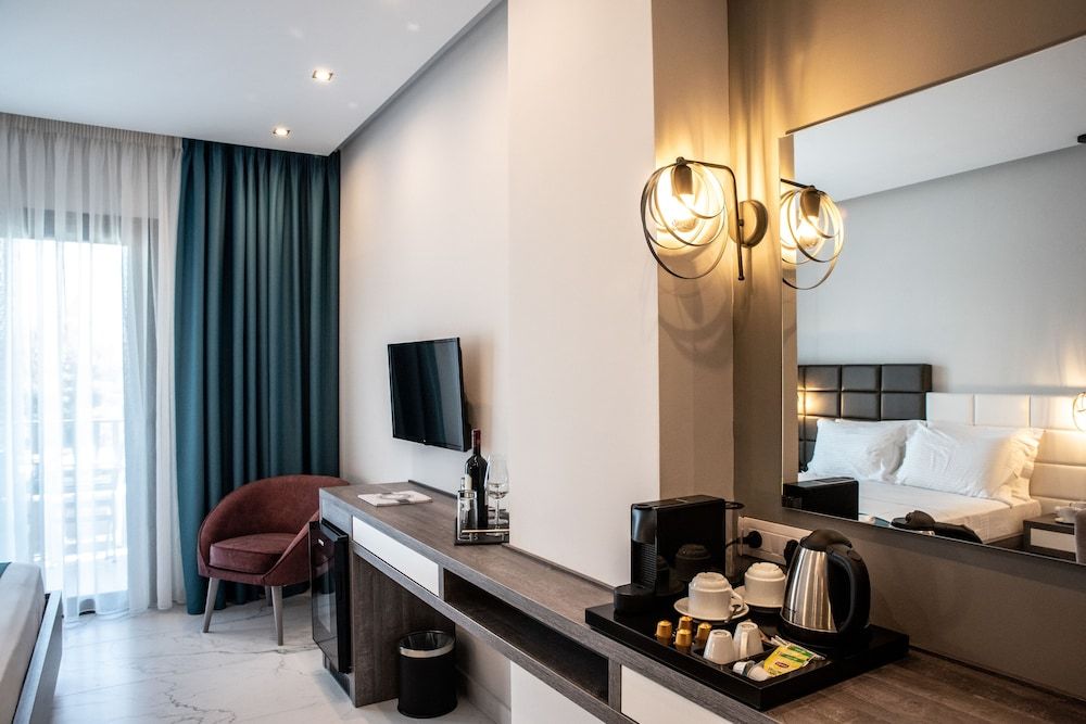 Lagaria Hotel Deluxe Double Room 8