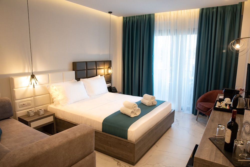 Lagaria Hotel Deluxe Double Room 4