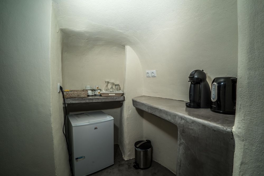 undefined Kaleidoscope Cave Houses Oia 7