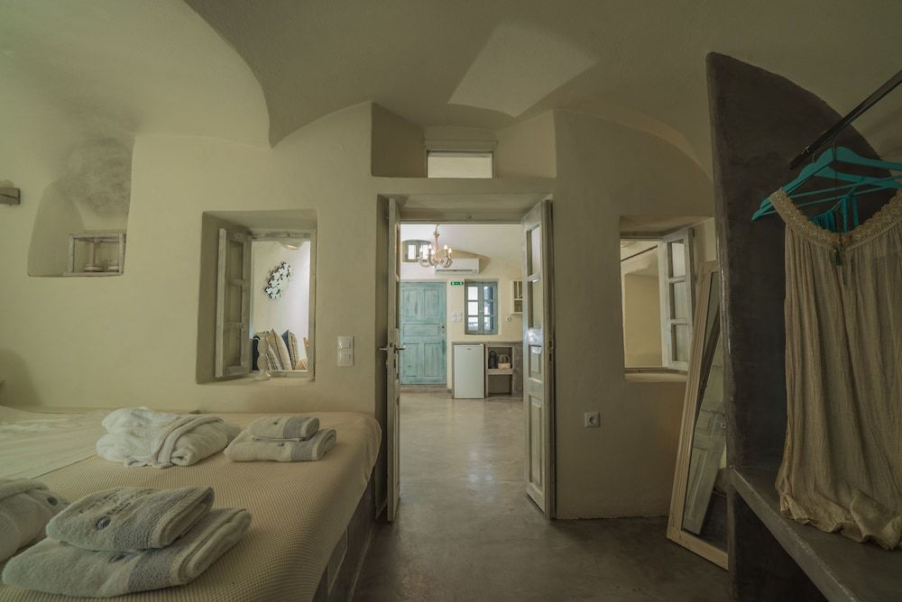 undefined Kaleidoscope Cave Houses Oia 3