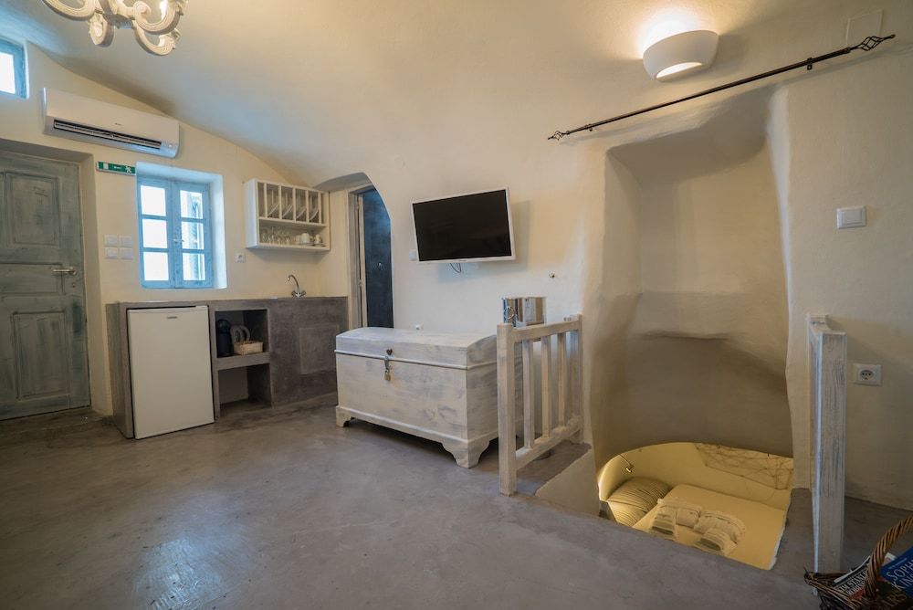 Kaleidoscope Cave Houses Oia House, 2 Bedrooms, Jetted Tub (Cave) 5