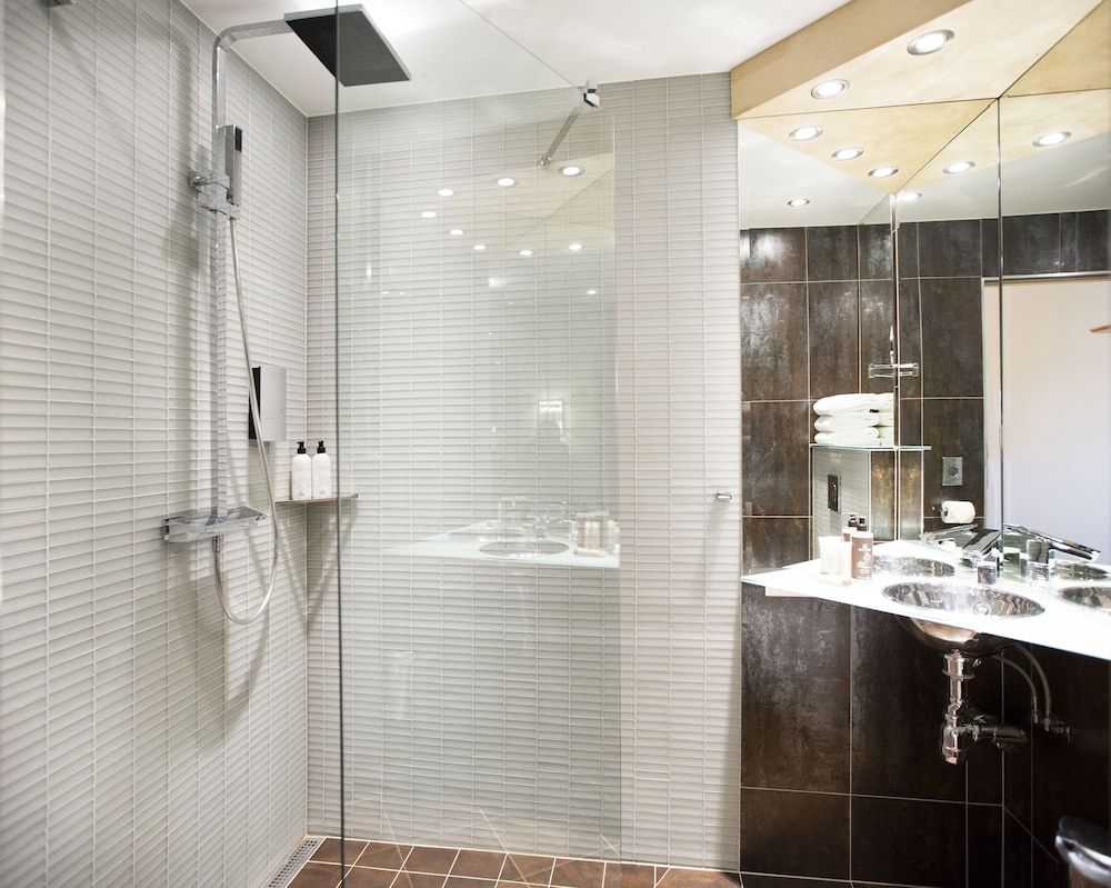 Hotel Lundia Queen Room (140 cm) 9