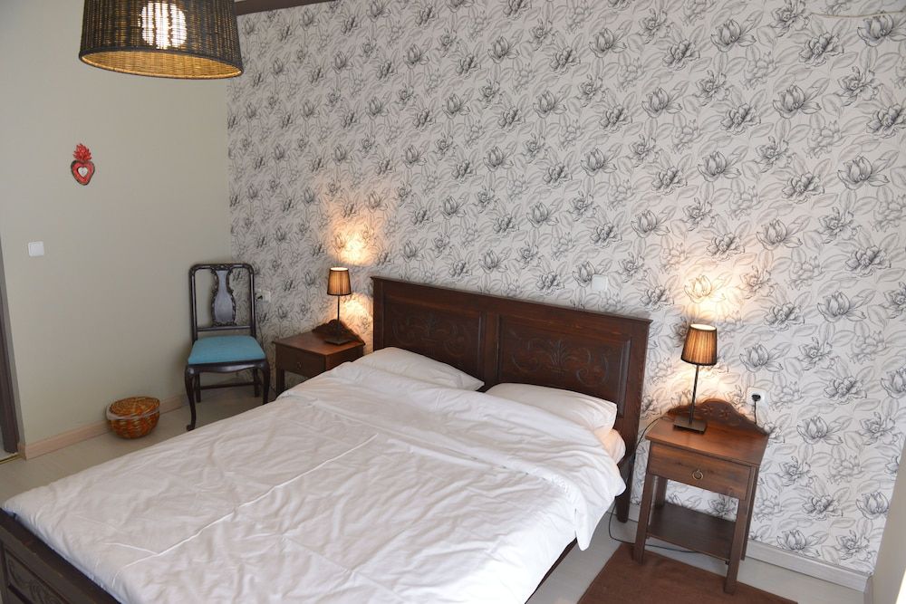 Guesthouse Vissinokipos Double Room, Lake View