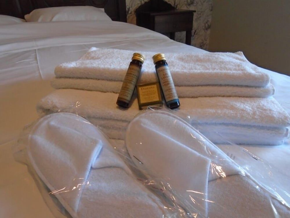 Guesthouse Vissinokipos Basic Twin Room 4