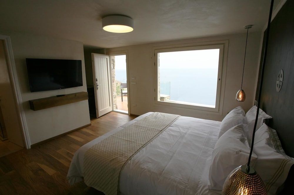 Atlantis Beach Residence Double Deluxe with hot tub (Aether) 5