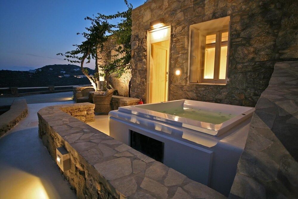 Atlantis Beach Residence Double Deluxe with hot tub (Aether) 9