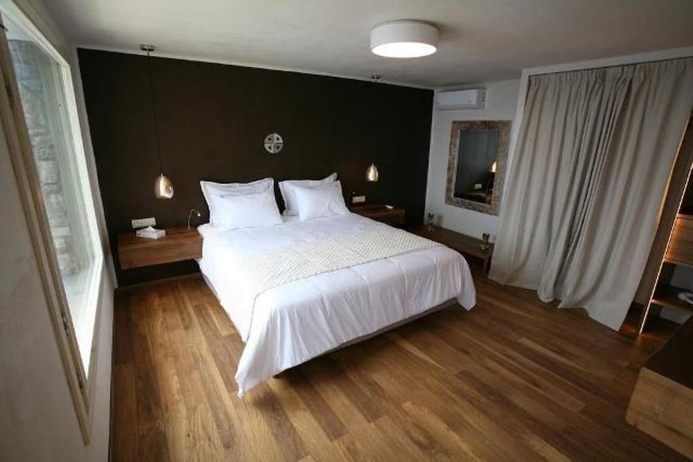 Atlantis Beach Residence Double Deluxe with hot tub (Aether) 2