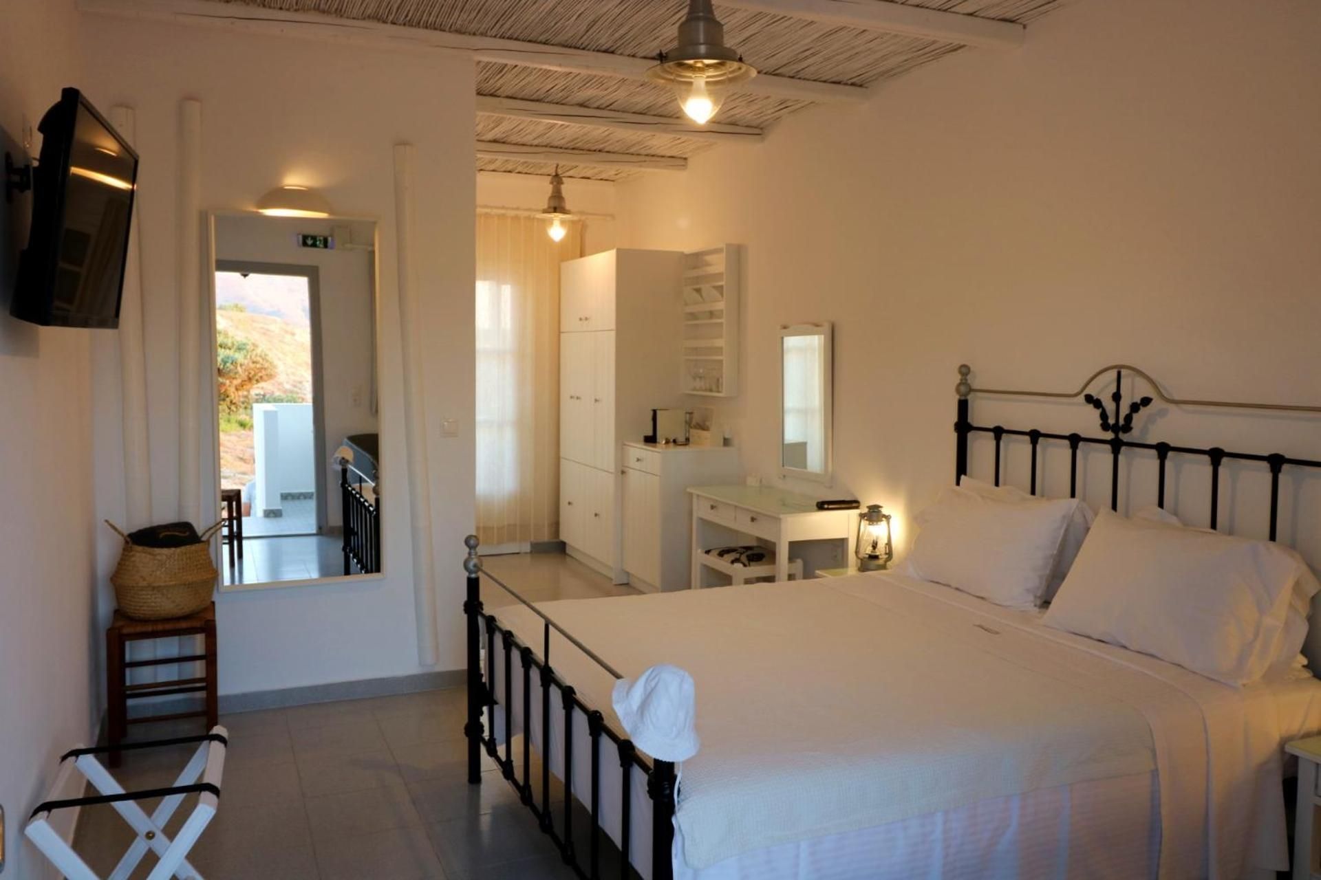 Avra Pahainas Hotel Queen Room with Sea View 2