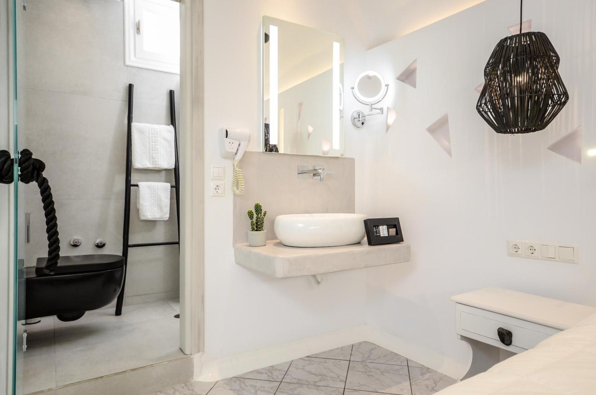 One-Bedroom Apartment (3-4 Adults) - No Balcony