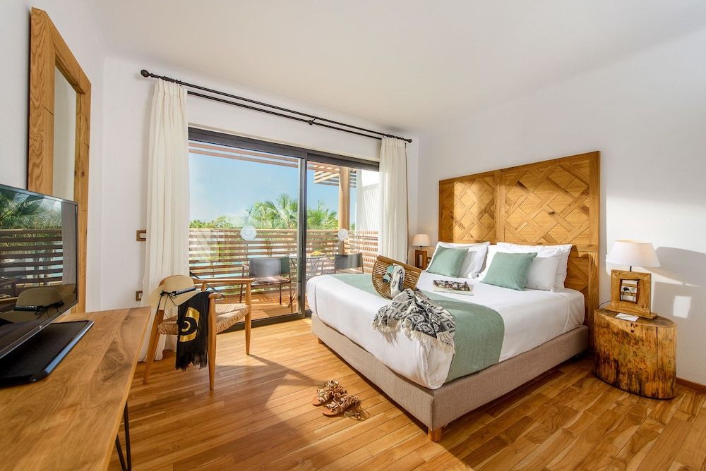 Luxury Room, Pool View