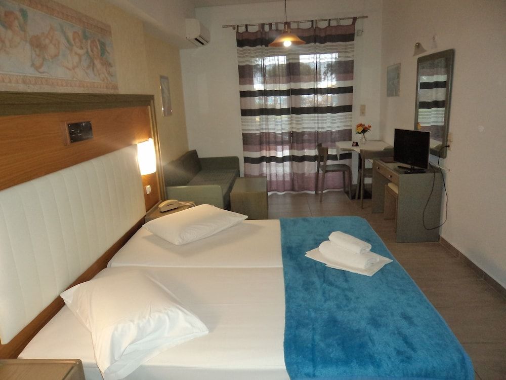Twin Room, Pool View, Ground Floor