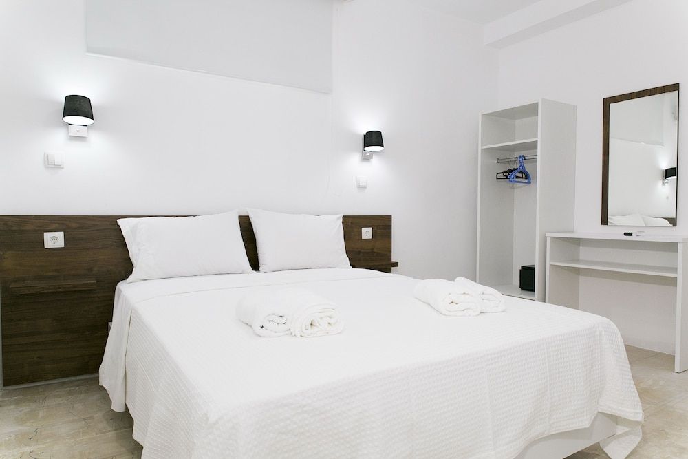 Basement Double Room - Underground with no balcony