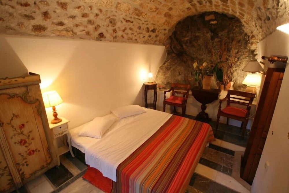 House (Telesilla)