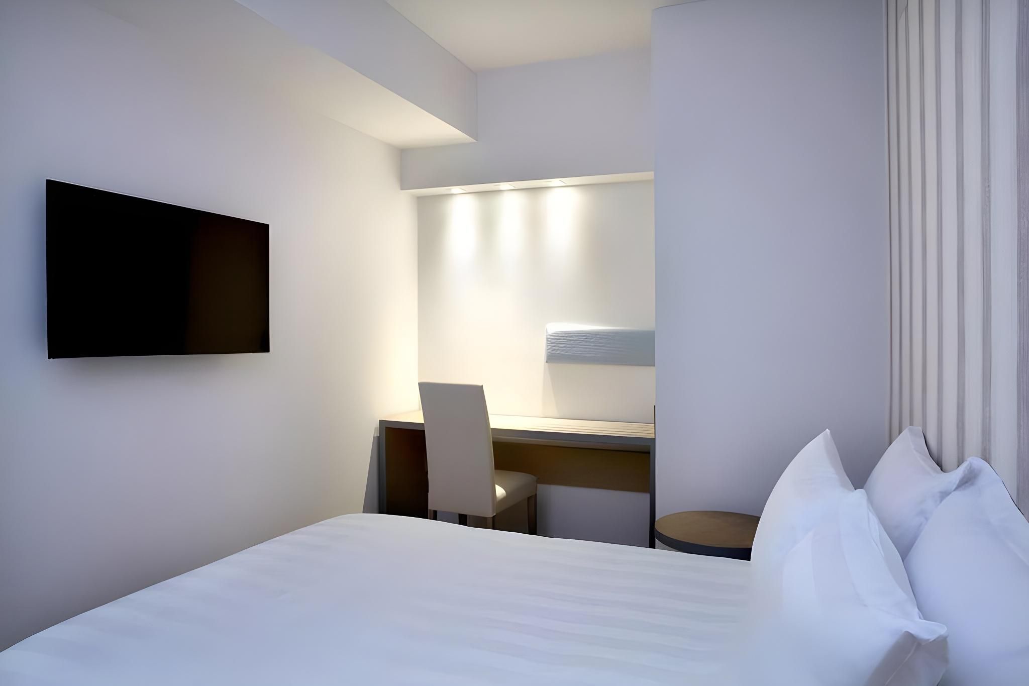Single Interior Room Without View