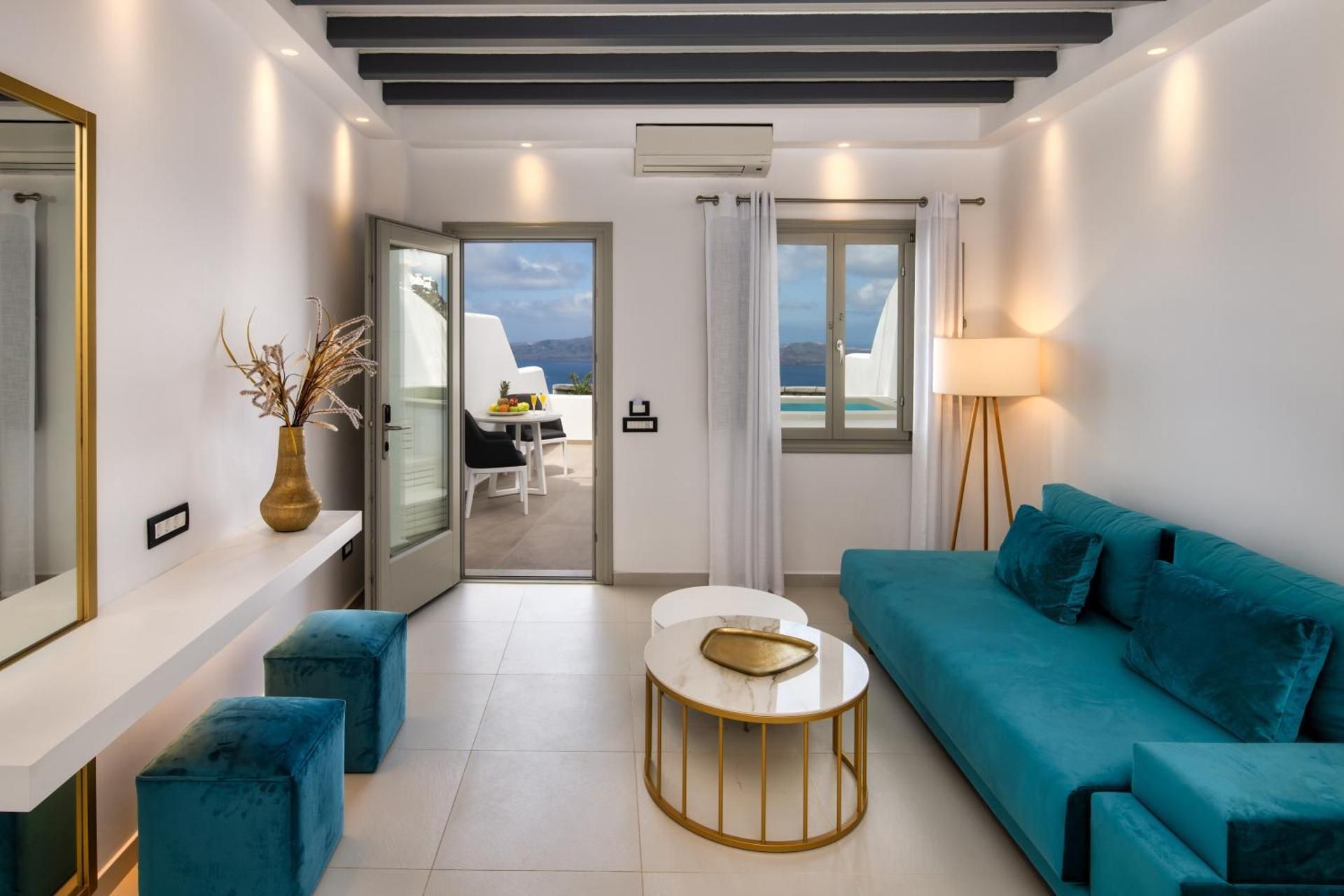 Executive Suite with Outdoor Heated Tub and Caldera View