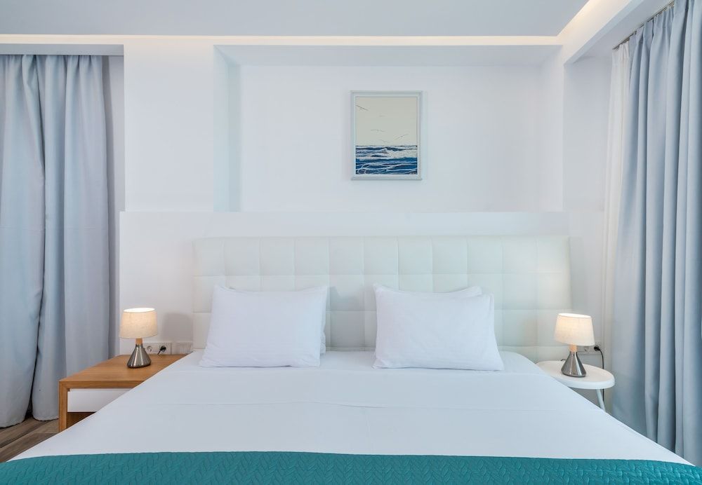 Senior Suite, Jetted Tub, Sea View