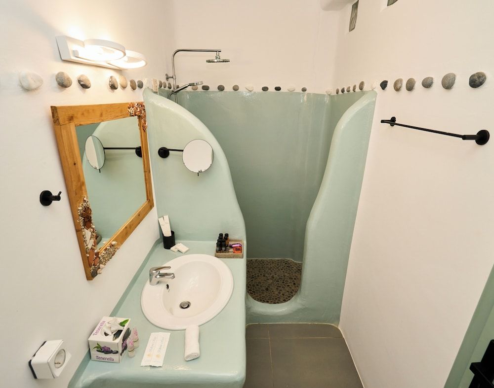 Bellissimo Resort Budget Double or Twin Room with Pool View 7