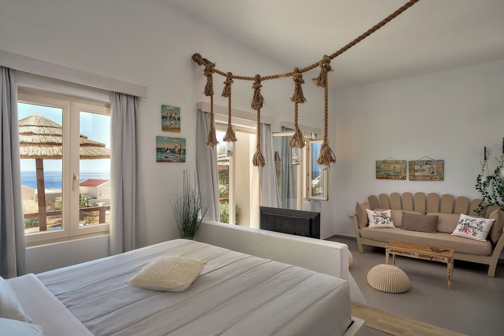 Open Plan Suite with Panoramic Sea View