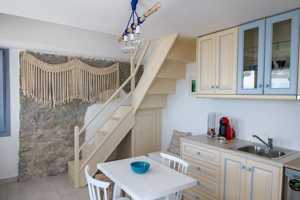 undefined Enastron Suites 3