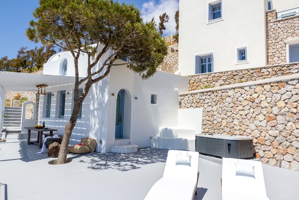 undefined Enastron Suites 5