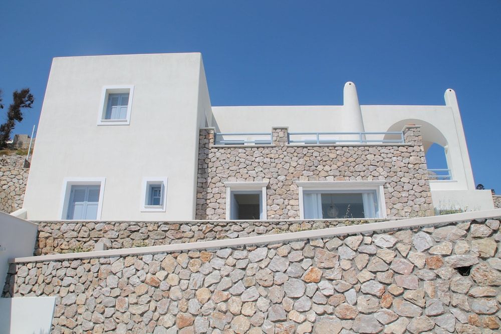 undefined Enastron Suites 6