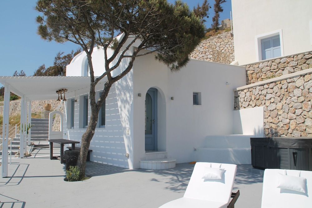 undefined Enastron Suites 4