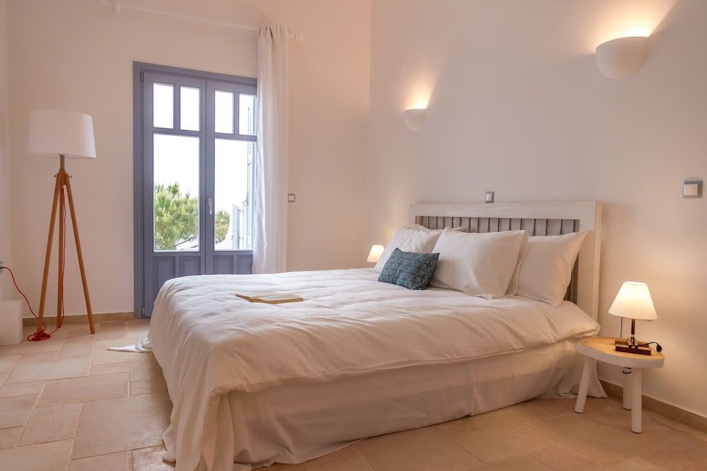 undefined Enastron Suites 8