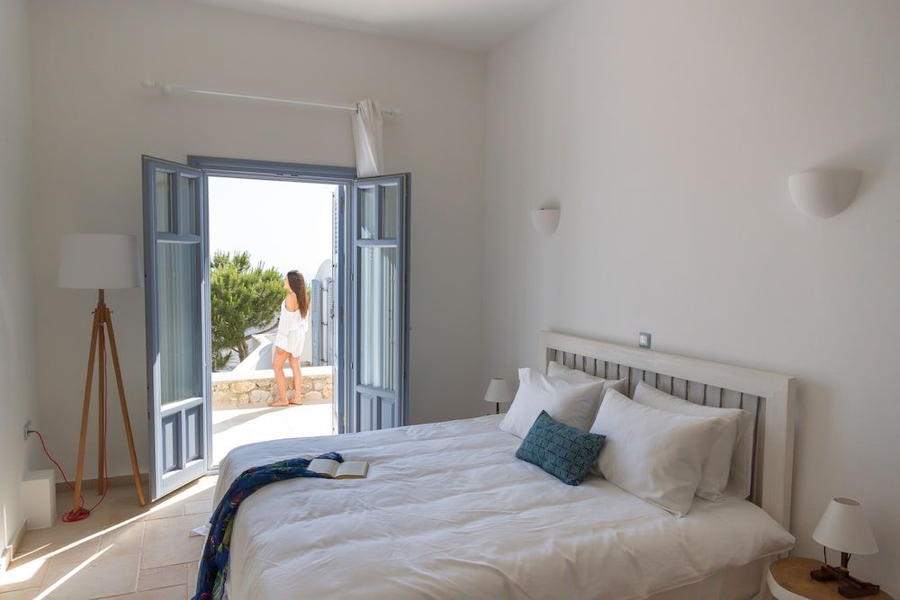 undefined Enastron Suites 9