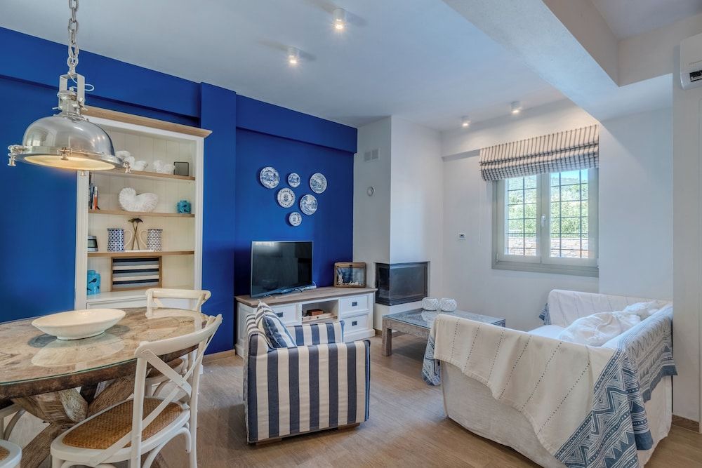 Villa (Blue)