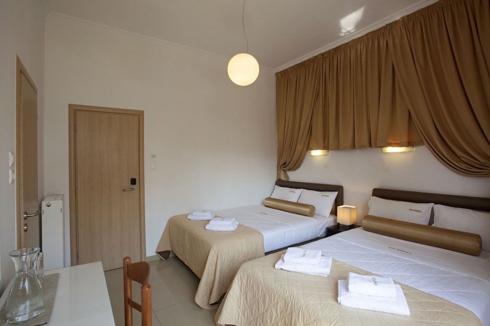 undefined Metropolis Hotel 4