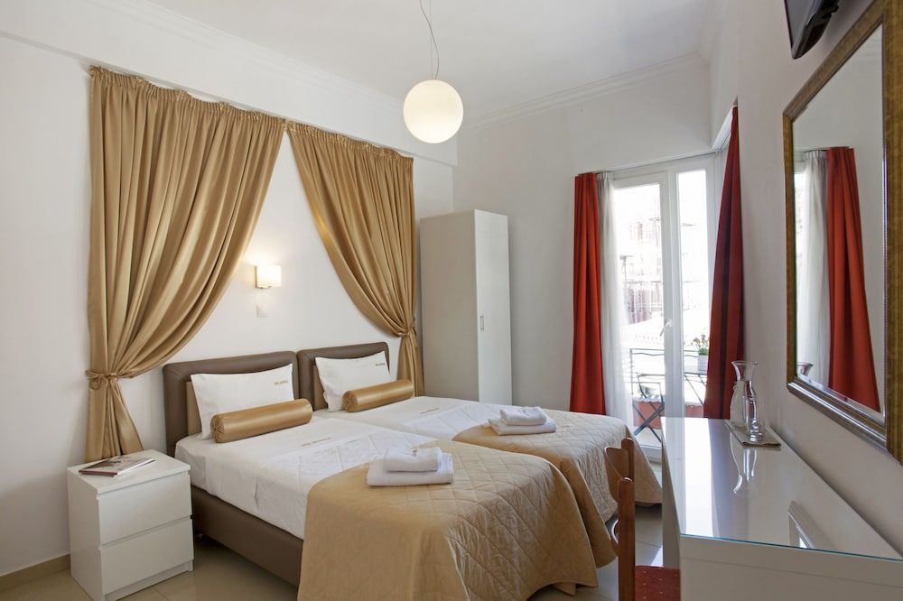 Metropolis Hotel Triple Room 2