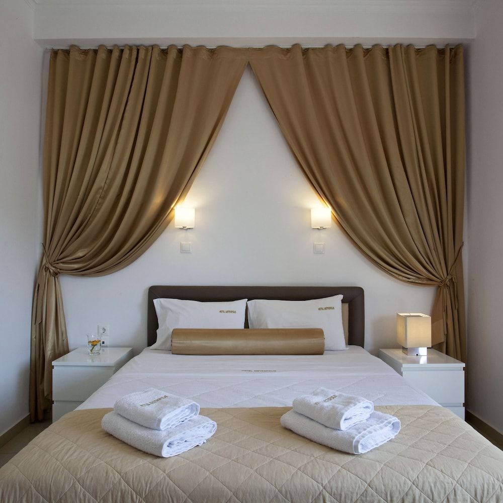 Metropolis Hotel Triple Room