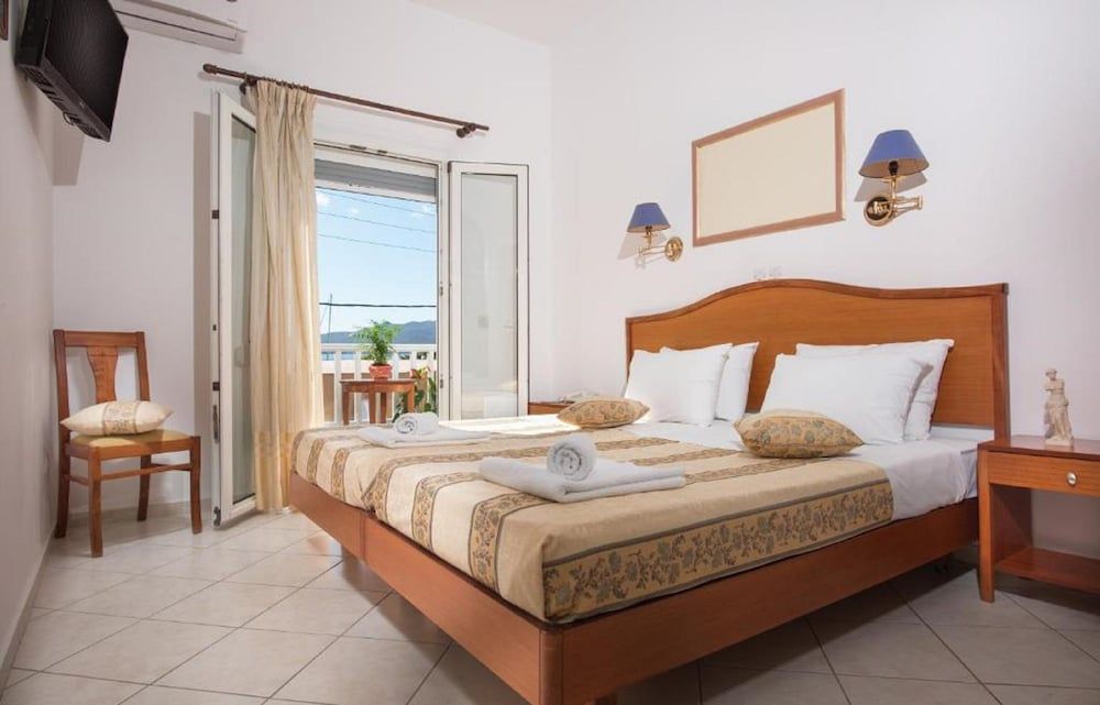 Meltemi Hotel Double Room, 1 Double or 2 Twin Beds, Partial Sea View 4