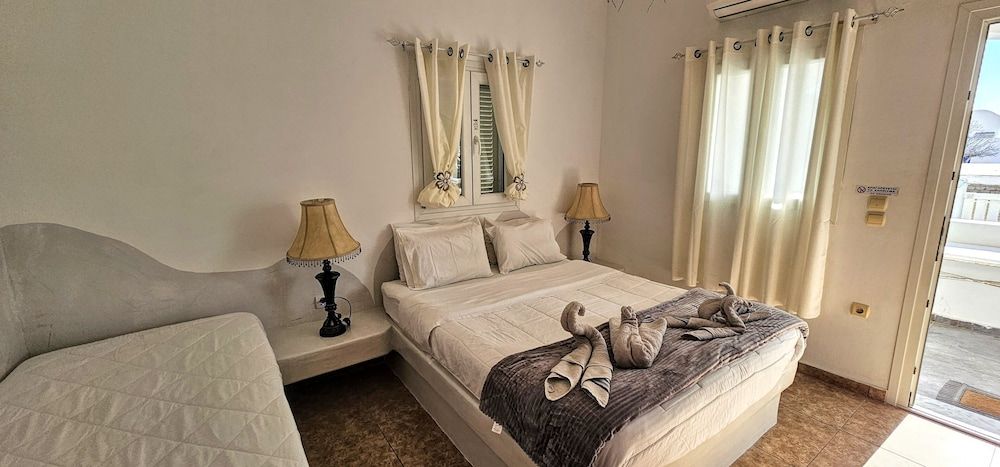 Pleasure Beachside Studios Double Room 4