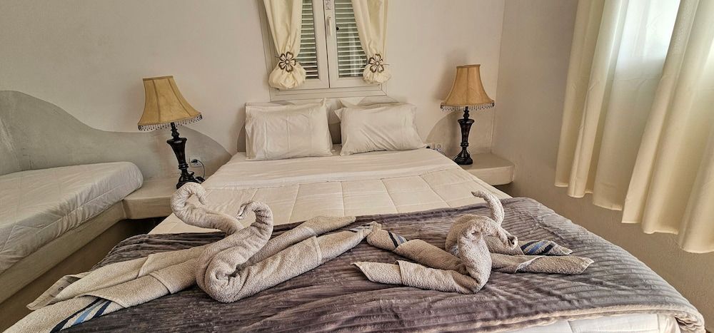 Pleasure Beachside Studios Double Room 3