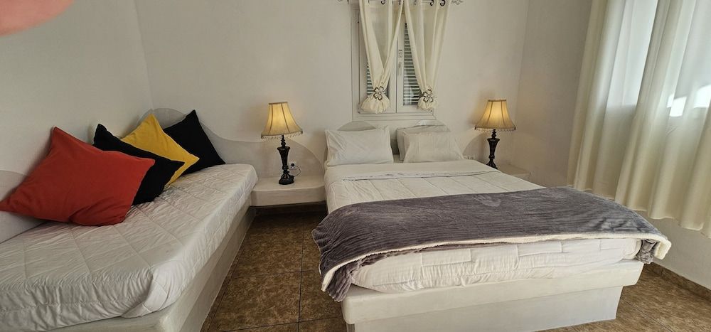 Pleasure Beachside Studios Double Room 6