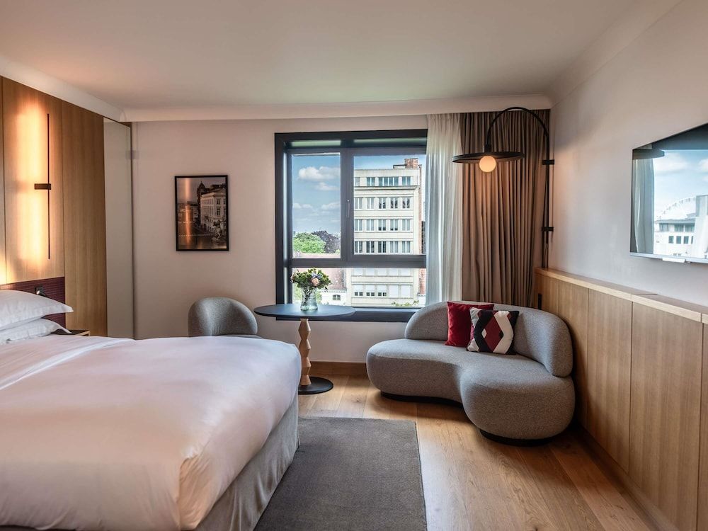 Le Louise Hotel Brussels - MGallery Superior Room, 1 King Bed, City View 5