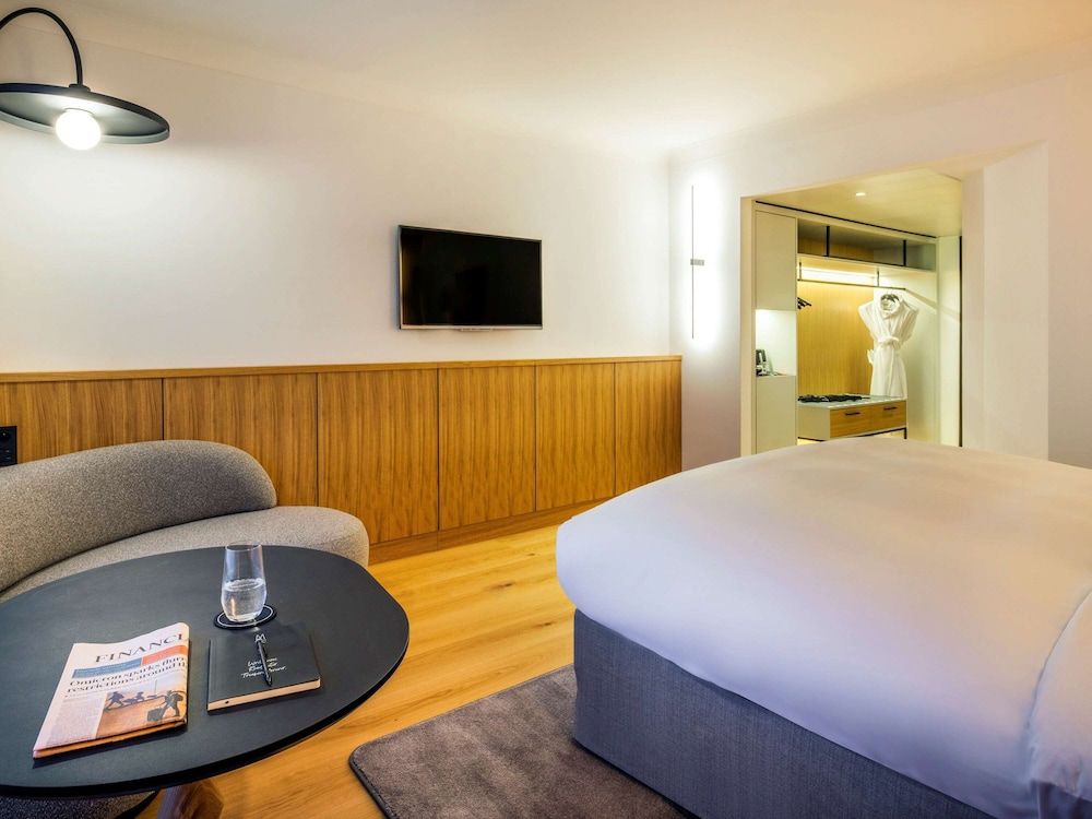 Le Louise Hotel Brussels - MGallery Superior Room, 1 King Bed, City View 3