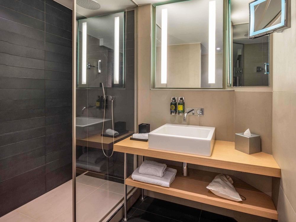 Le Louise Hotel Brussels - MGallery Superior Room, 1 King Bed, City View 7